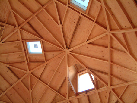 三角形の集合体でできたフラー・ドーム・ハウスの構造