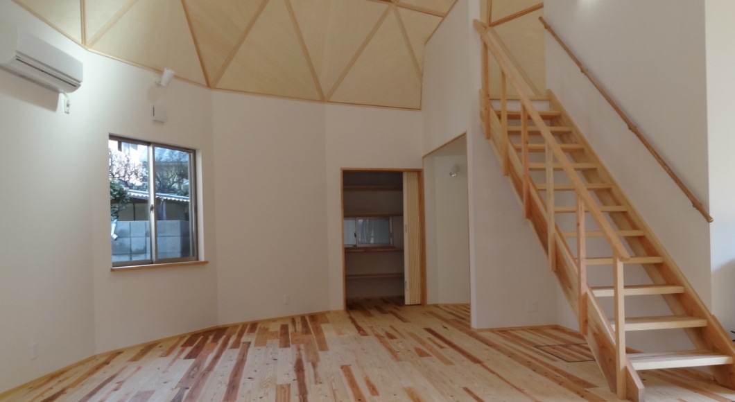 ドームハウス内装